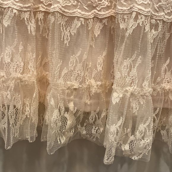 Altar’d State XS ivory lace top. Beautiful!! - Picture 6 of 7